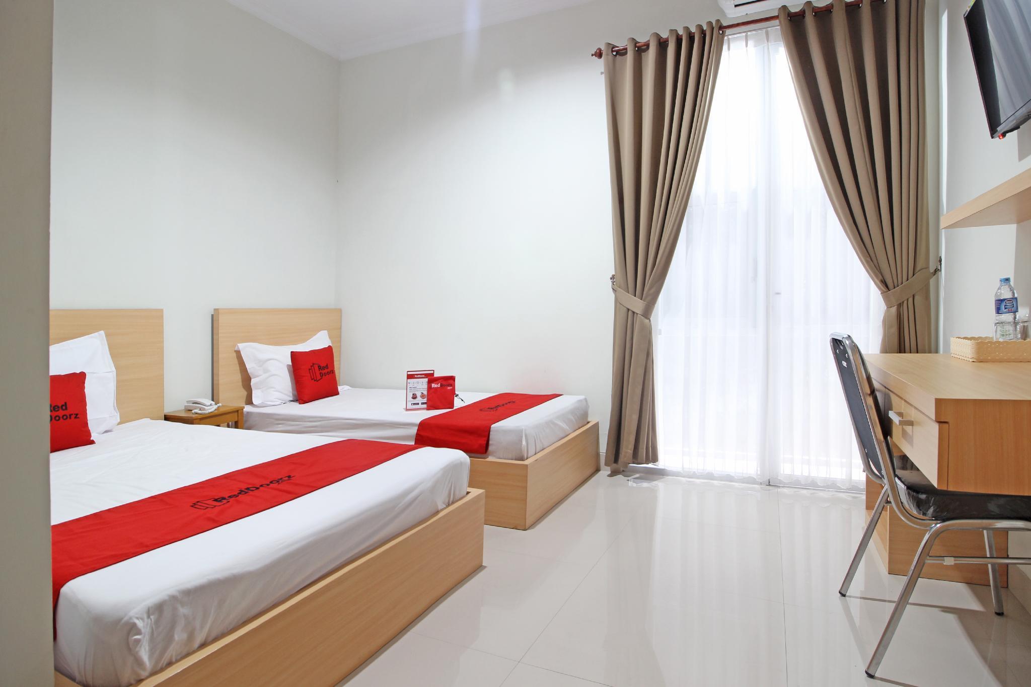 Reddoorz Near Amikom Yogyakarta Salakan Екстериор снимка
