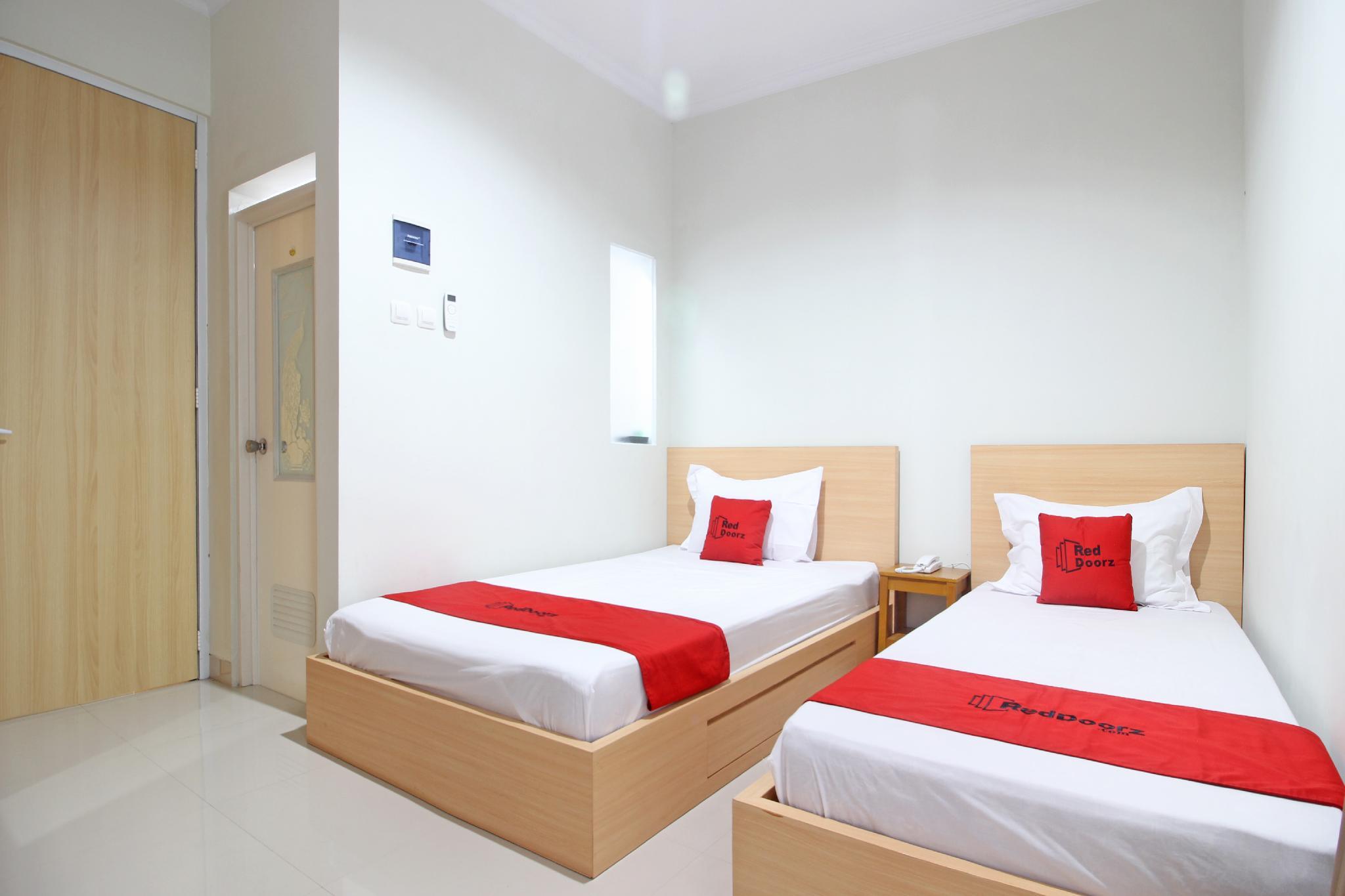 Reddoorz Near Amikom Yogyakarta Salakan Екстериор снимка