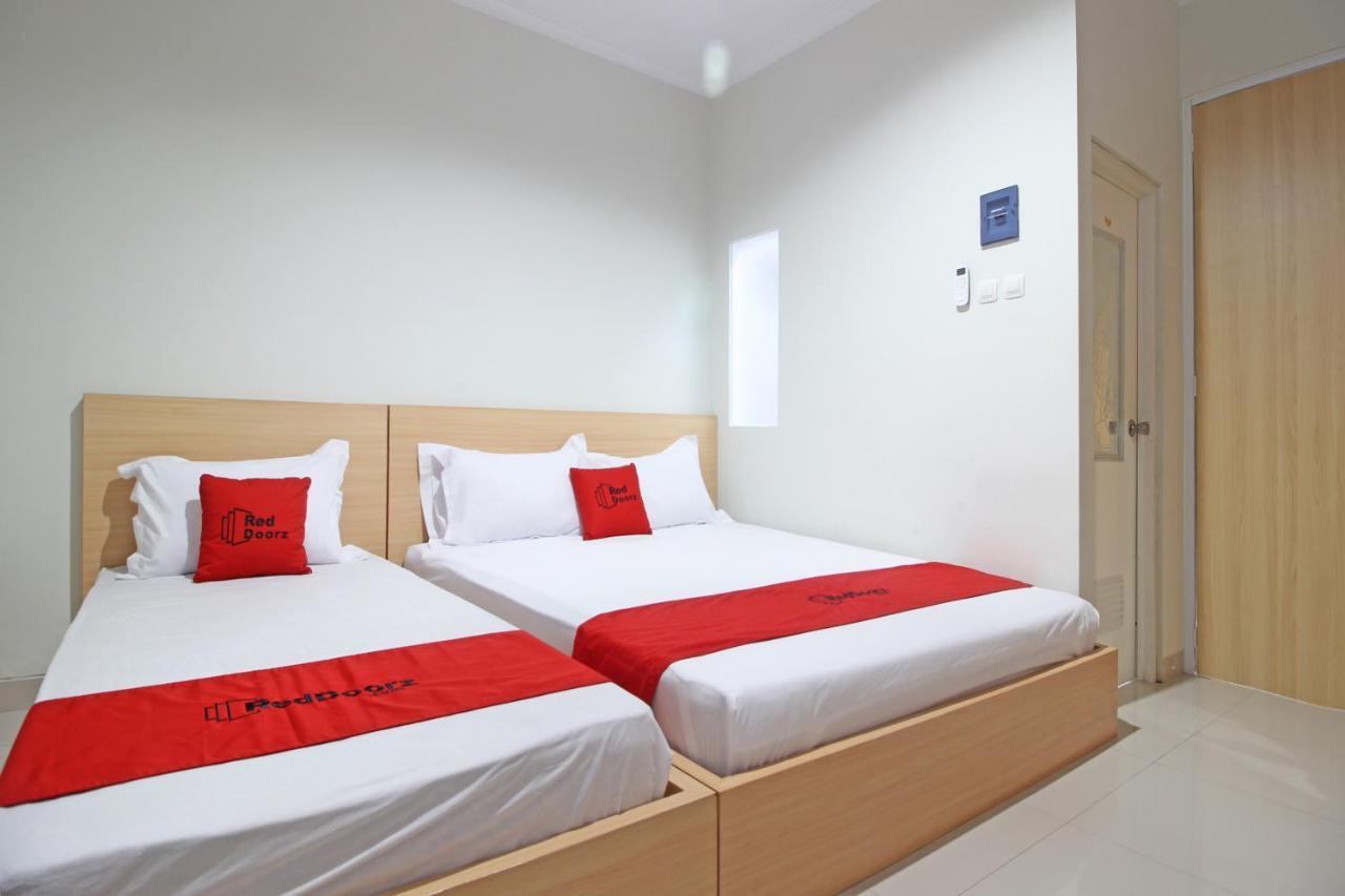 Reddoorz Near Amikom Yogyakarta Salakan Екстериор снимка