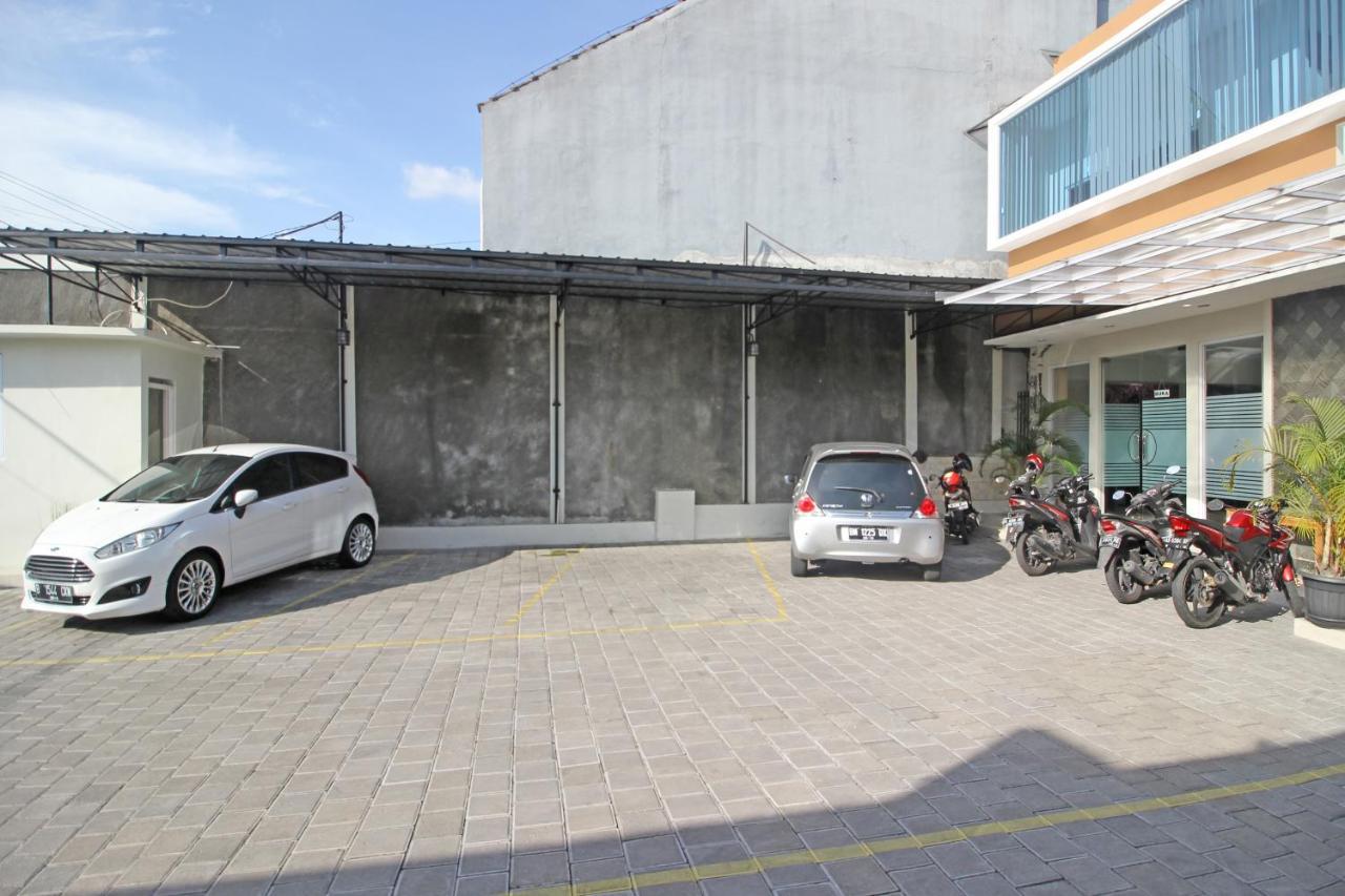 Reddoorz Near Amikom Yogyakarta Salakan Екстериор снимка